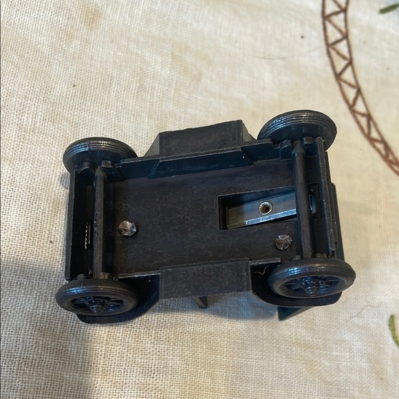 Classic Bronze antique Car pencil sharpener - Picture 5 of 5